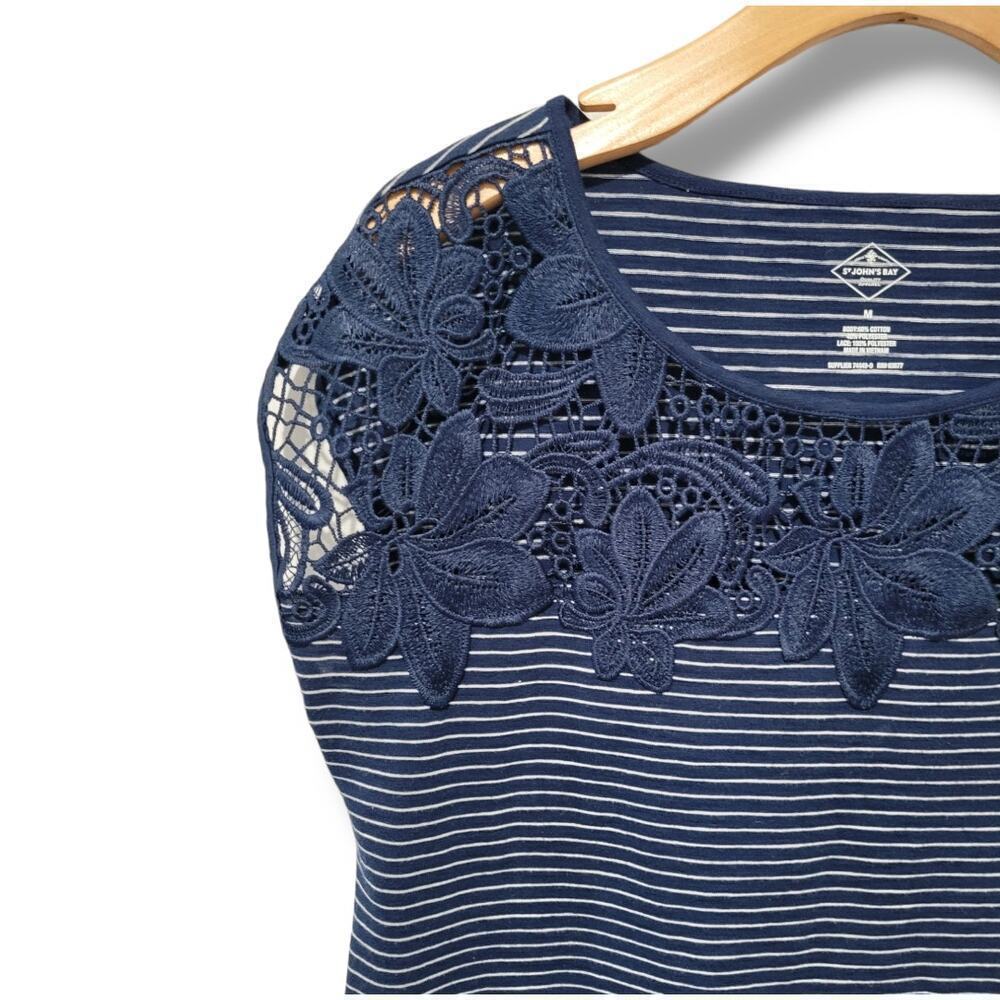St. John’s Bay Women’s Blue Striped Lace Detail Sleeveless Top Sz Medium - Picture 3 of 8